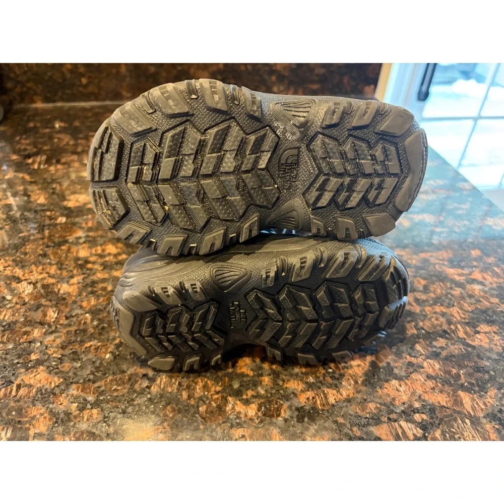The North Face Alpenglow Snow Boots Toddler 10 Gray Black Waterproof Excellent